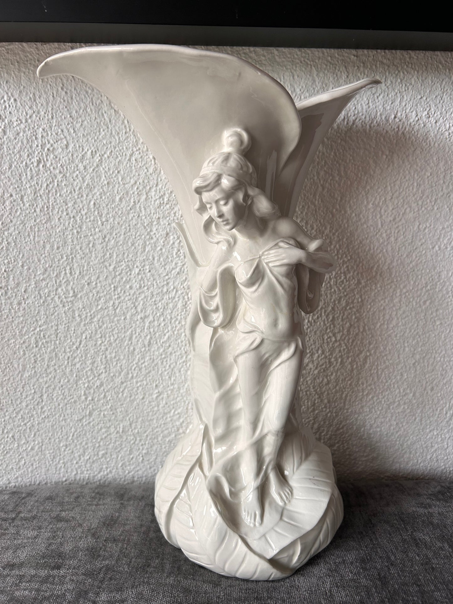 Design Toscano — Calla Lily Maiden Vase, Art Nouveau Style, Made in Italy