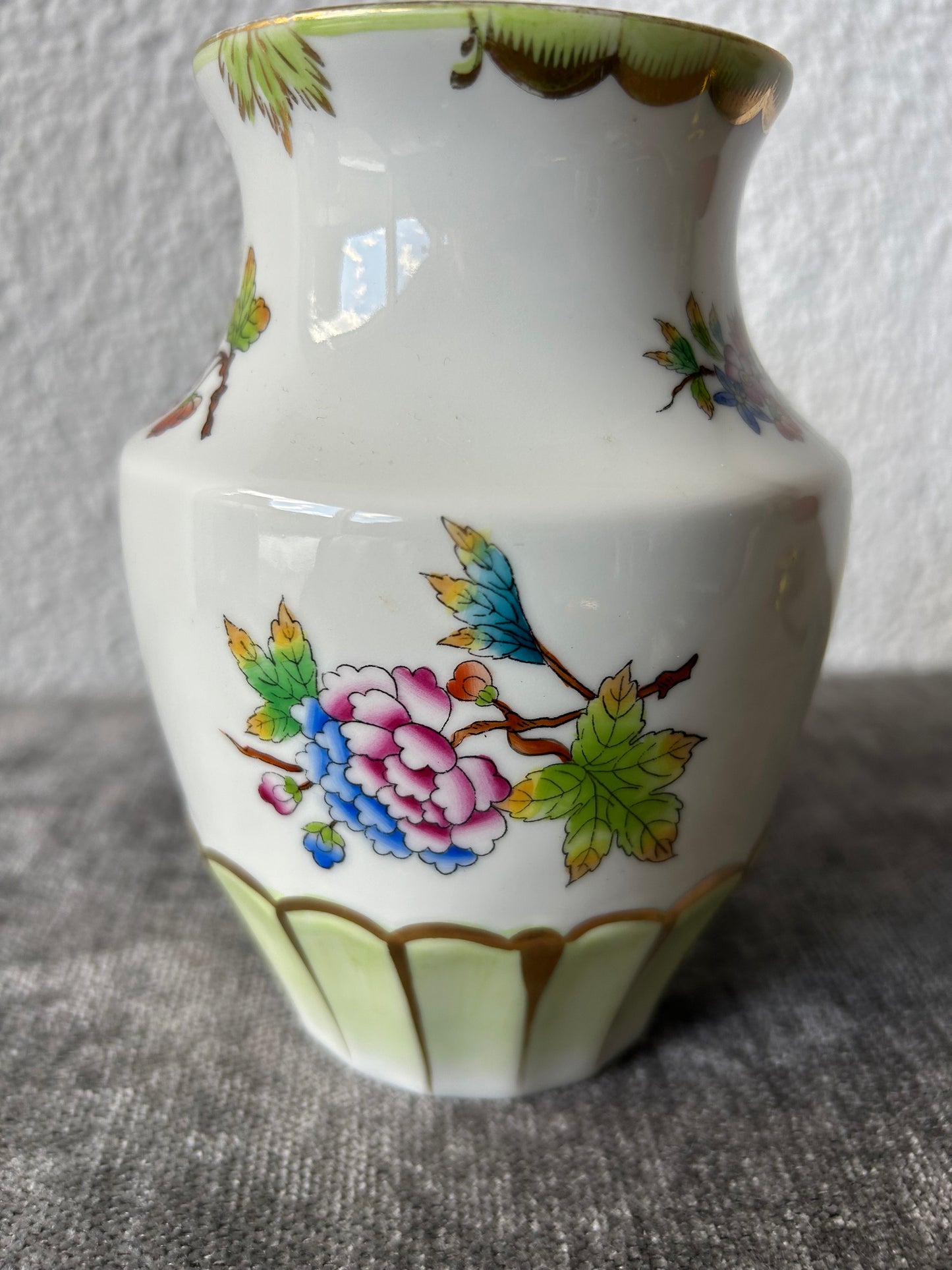 Small Porcelain vase with 'Queen Victoria' pattern by Herend