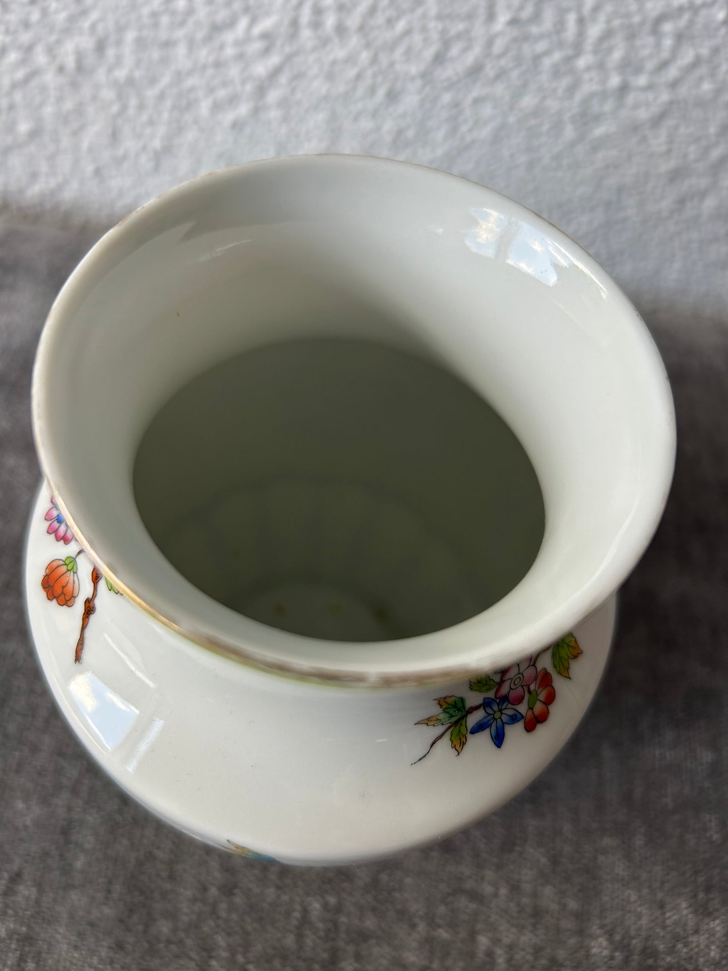 Small Porcelain vase with 'Queen Victoria' pattern by Herend