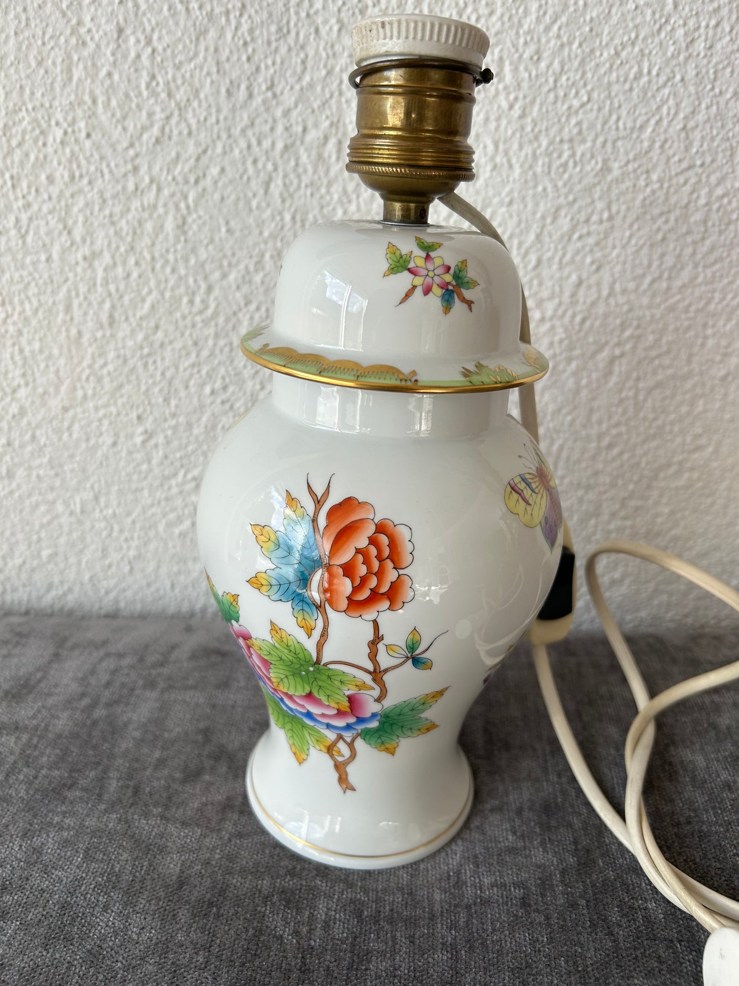 Porcelain table lamp with 'Queen Victoria' pattern by Herend