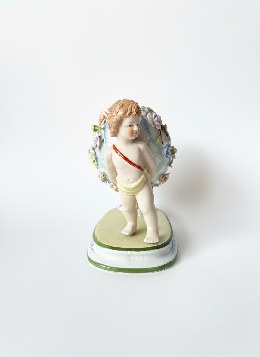 Cherub figurine with white background - Image 1