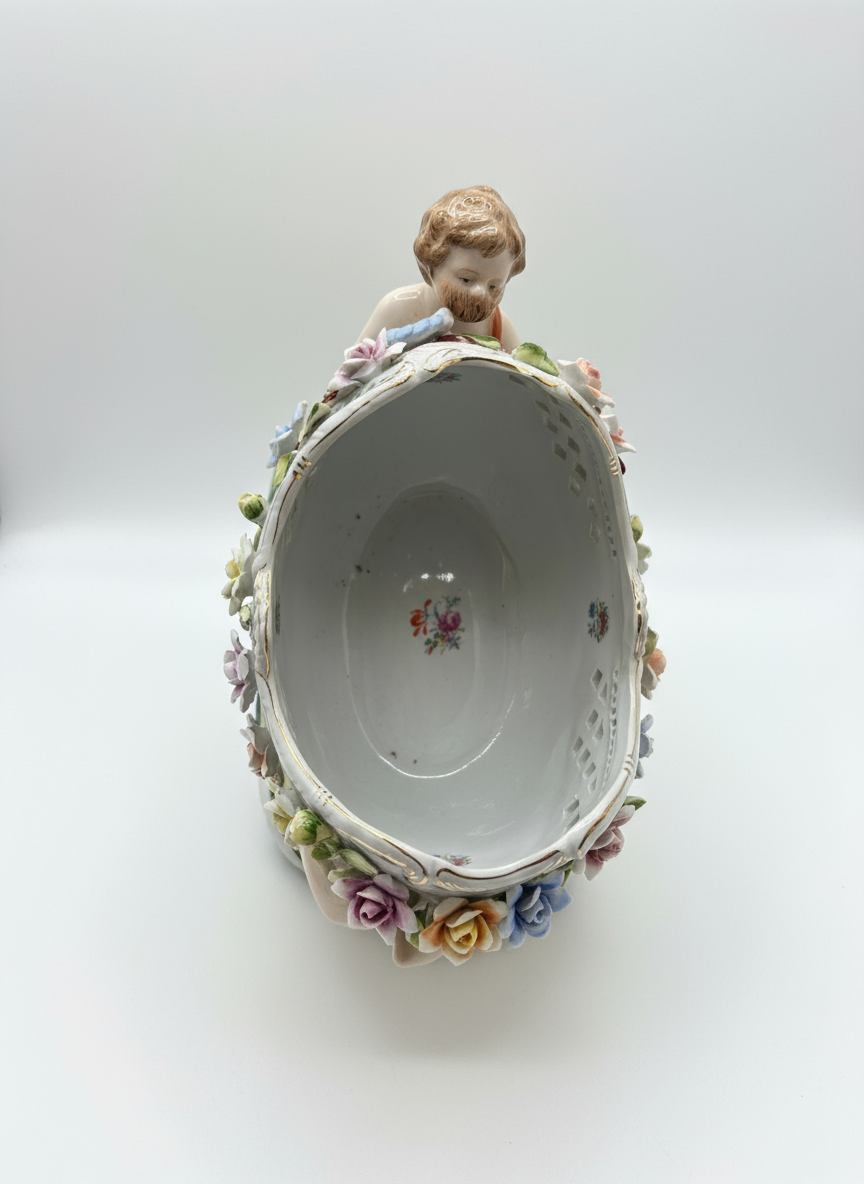 Cherub figurine with white background - Image 4